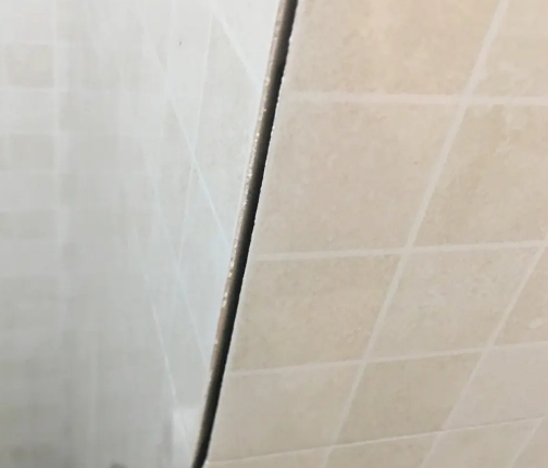 沁源瓷砖空鼓维修公司分享阳台瓷砖脱落的修复过程可以分为以下几个步骤