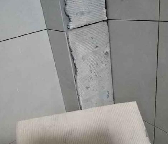 沁源瓷砖空鼓维修公司分享下厨房瓷砖脱落的补救措施。